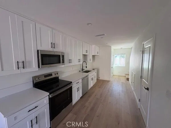 $3,275 | 758 West 20th Street, Unit B105, Costa Mesa, CA 92627