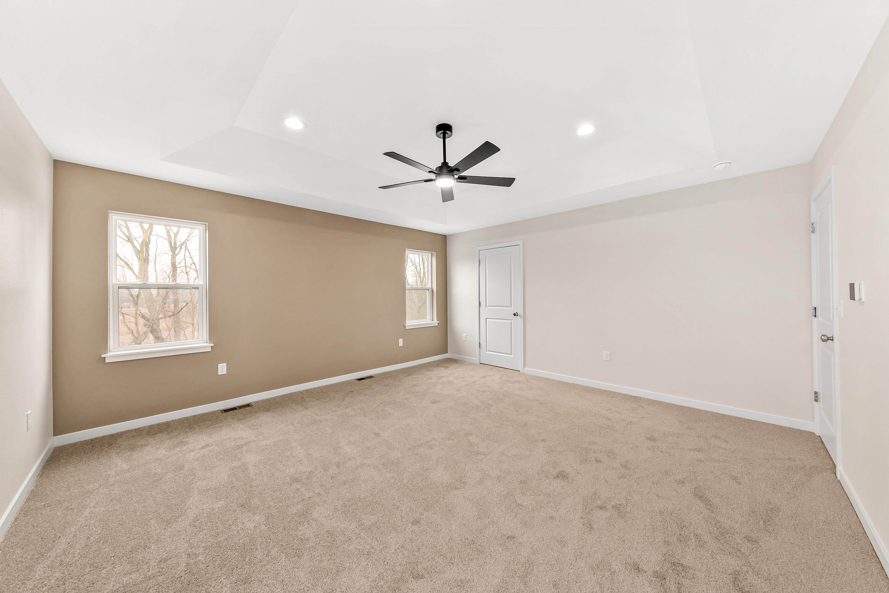 2264 Ravenswood Road Burlington, WI 53105 - Photo 25 of 43 Master bedroom
