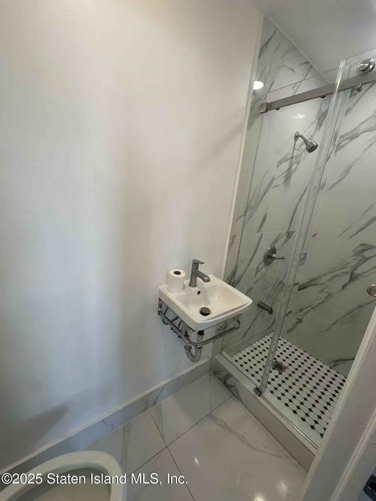 19 Drumgoole Road East Staten Island, NY 10312 - Photo 6 of 13 a view of a bathroom