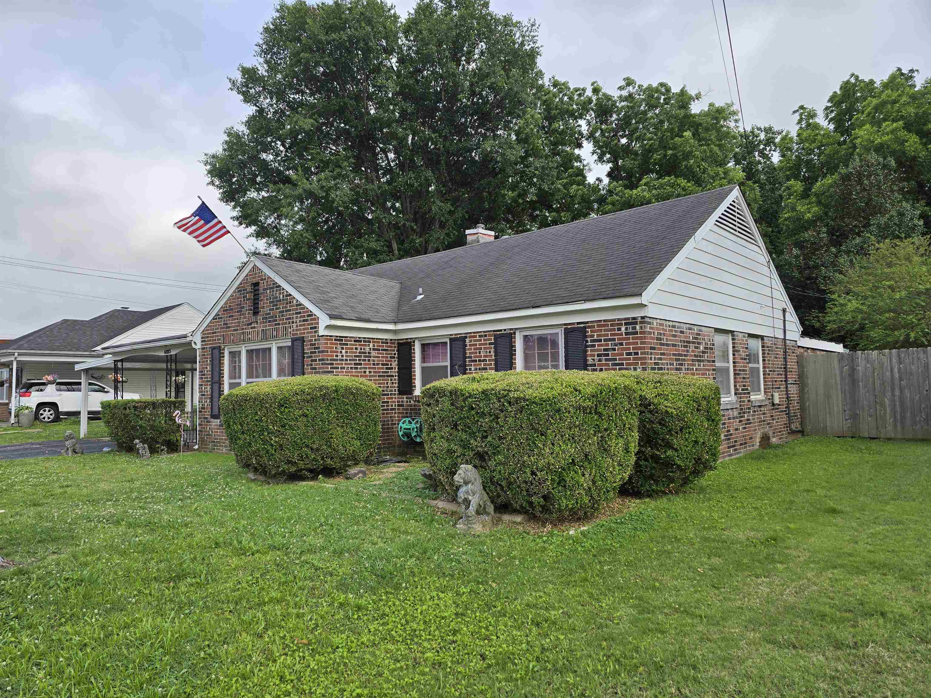 4885 Macon Road Memphis, TN 38122 - Photo 2 of 39 a front view of a house with a garden
