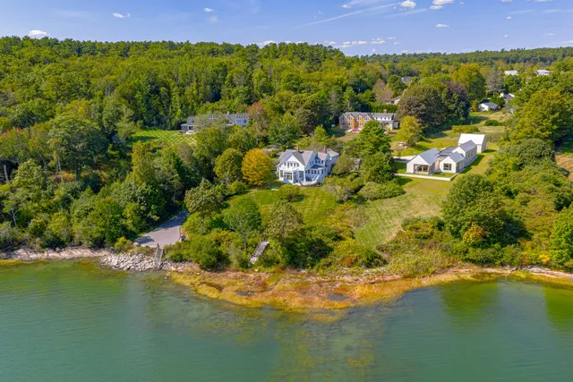$2,995,000 | 16 Town Landing Road, Cumberland, ME 04110