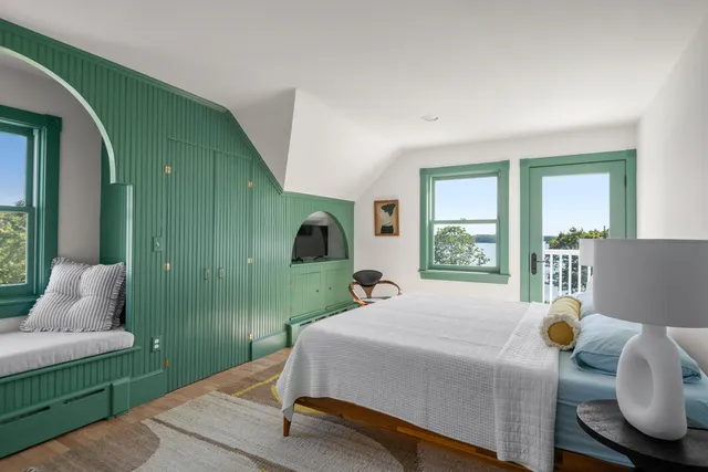 $2,995,000 | 16 Town Landing Road, Cumberland, ME 04110