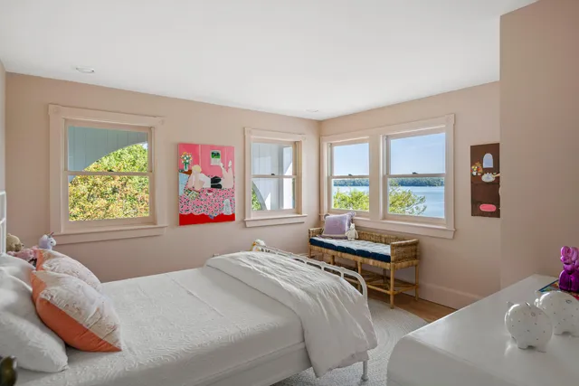 $2,995,000 | 16 Town Landing Road, Cumberland, ME 04110