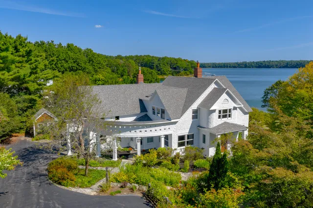 $2,995,000 | 16 Town Landing Road, Cumberland, ME 04110