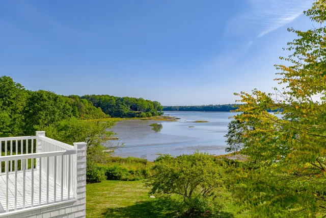 $2,995,000 | 16 Town Landing Road, Cumberland, ME 04110