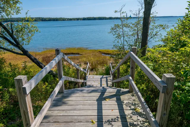 $2,995,000 | 16 Town Landing Road, Cumberland, ME 04110