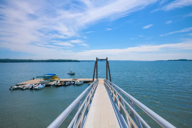 $2,995,000 | 16 Town Landing Road, Cumberland, ME 04110