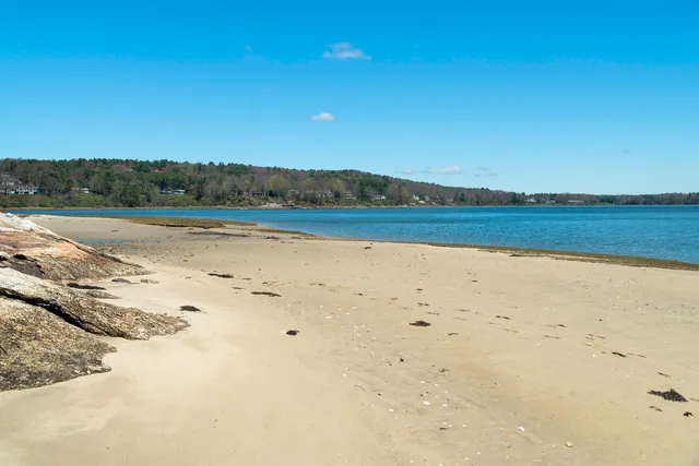 $2,995,000 | 16 Town Landing Road, Cumberland, ME 04110