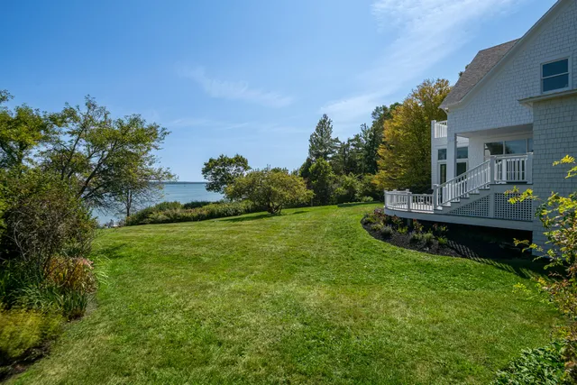 $2,995,000 | 16 Town Landing Road, Cumberland, ME 04110