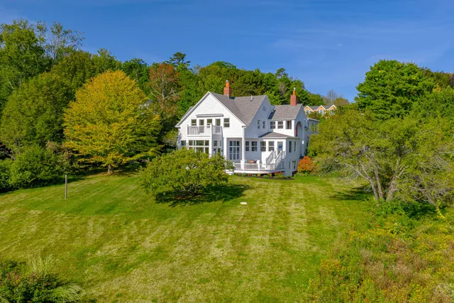 $2,995,000 | 16 Town Landing Road, Cumberland, ME 04110
