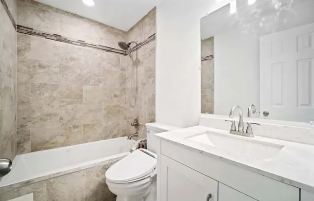 $285,000 | 320 Sheridan Drive, Unit 2C, Willowbrook, IL 60527