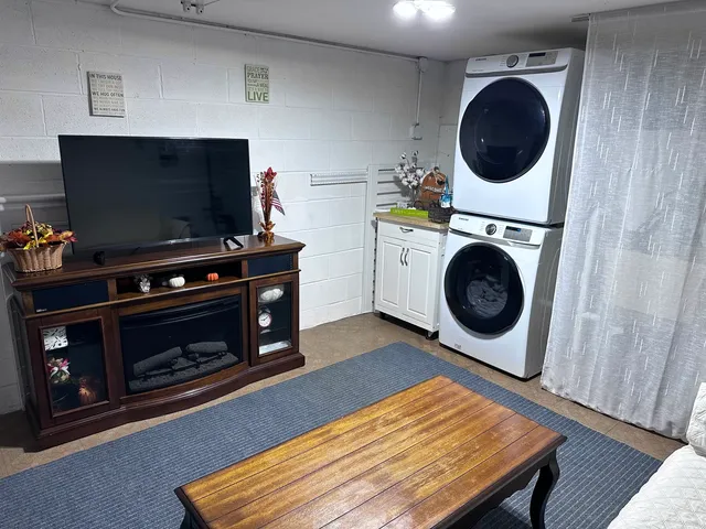 $285,000 | 320 Sheridan Drive, Unit 2C, Willowbrook, IL 60527