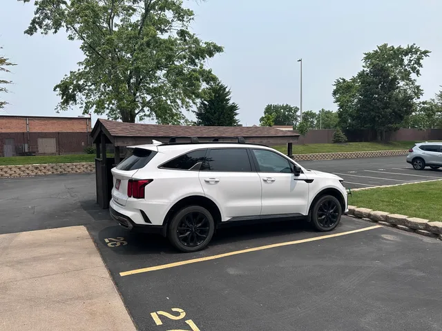 $285,000 | 320 Sheridan Drive, Unit 2C, Willowbrook, IL 60527