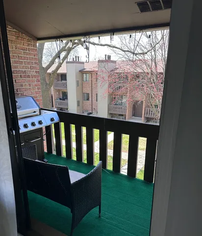 $285,000 | 320 Sheridan Drive, Unit 2C, Willowbrook, IL 60527