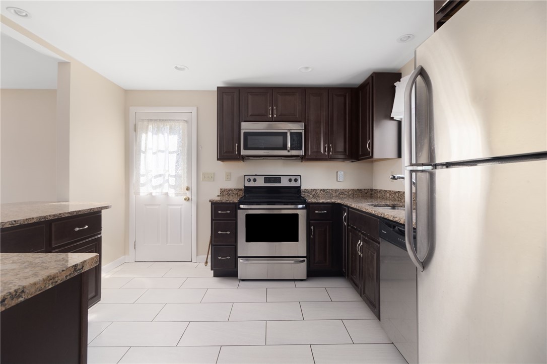 9 Chestnut Hill Road, Unit B Middletown, RI 02842 - Photo 5 of 34 Gallery Image 5