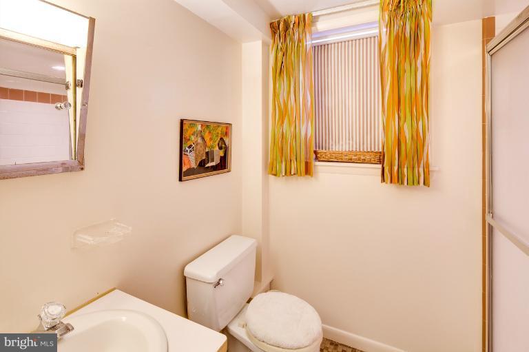 7417 Prince George Road Baltimore, MD 21208 - Photo 4 of 25 Bath
