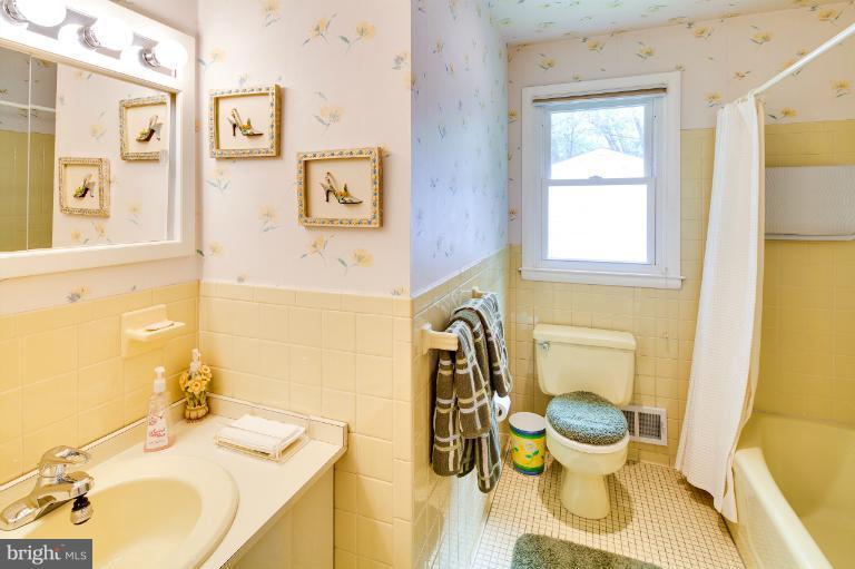 7417 Prince George Road Baltimore, MD 21208 - Photo 5 of 25 Bath (Master)