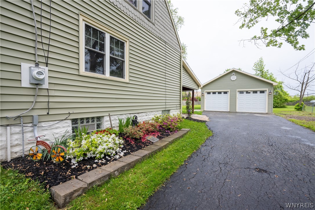 4663 Milestrip Road Hamburg, NY 14219 - Photo 7 of 42