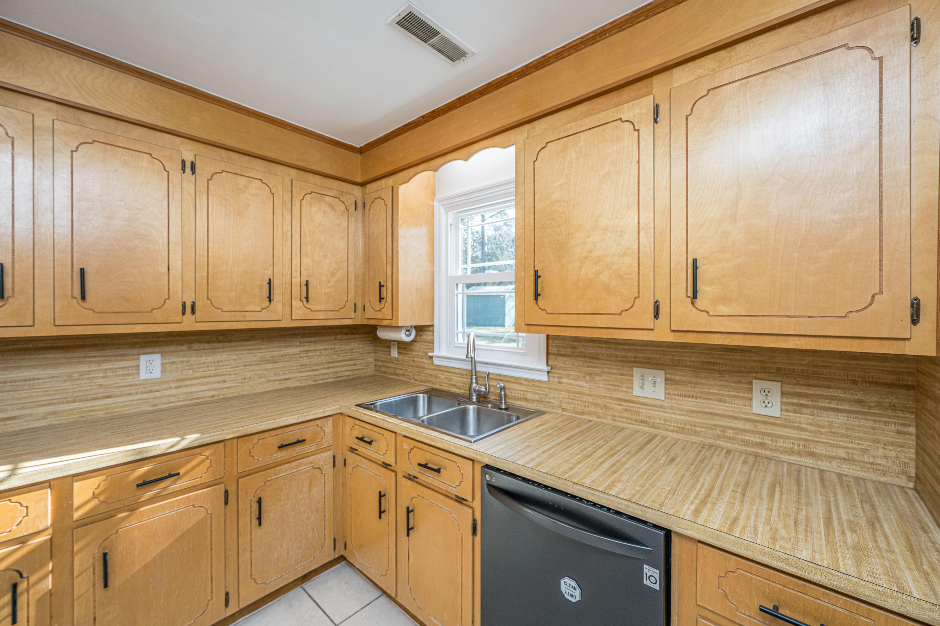 325 Linden Court Moncks Corner, SC 29461 - Photo 10 of 87 325LindenCt018