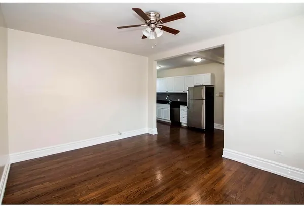 $2,895 | 3819.5 North Greenview Avenue, Unit 1E, Chicago, IL 60613