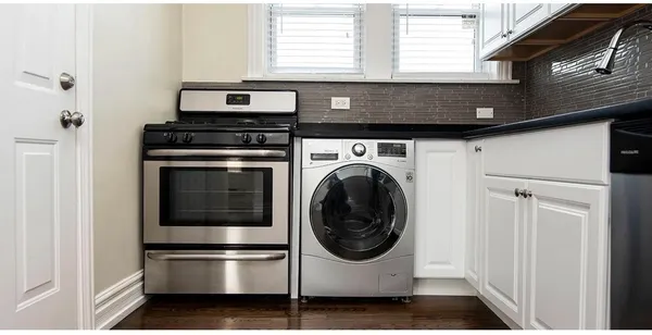 $2,895 | 3819.5 North Greenview Avenue, Unit 1E, Chicago, IL 60613