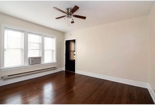 $2,895 | 3819.5 North Greenview Avenue, Unit 1E, Chicago, IL 60613