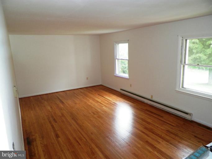 7409 McKaig Road Frederick, MD 21701 - Photo 2 of 30 Living Room