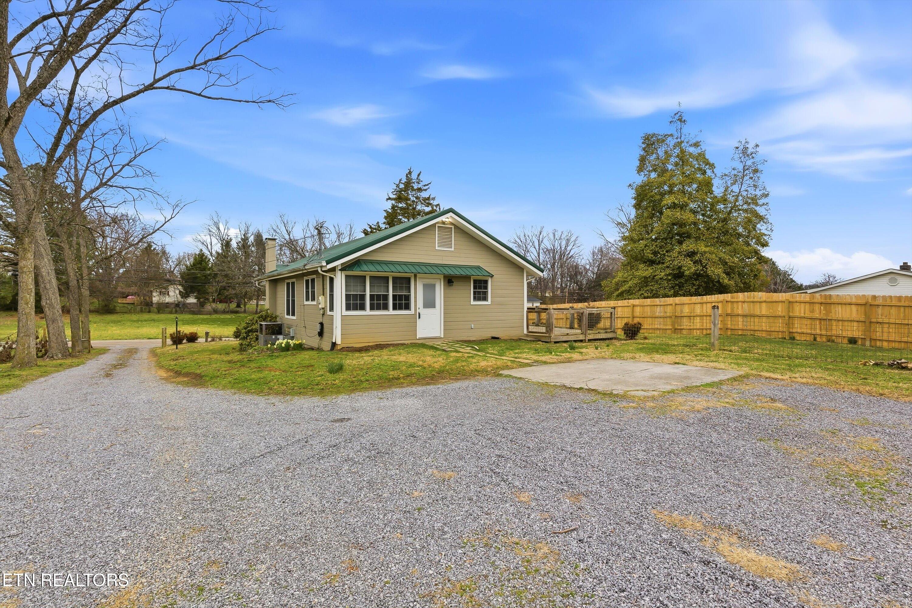 2036 Morganton Road Maryville, TN 37801 - Photo 17 of 29 Parking/Back Door