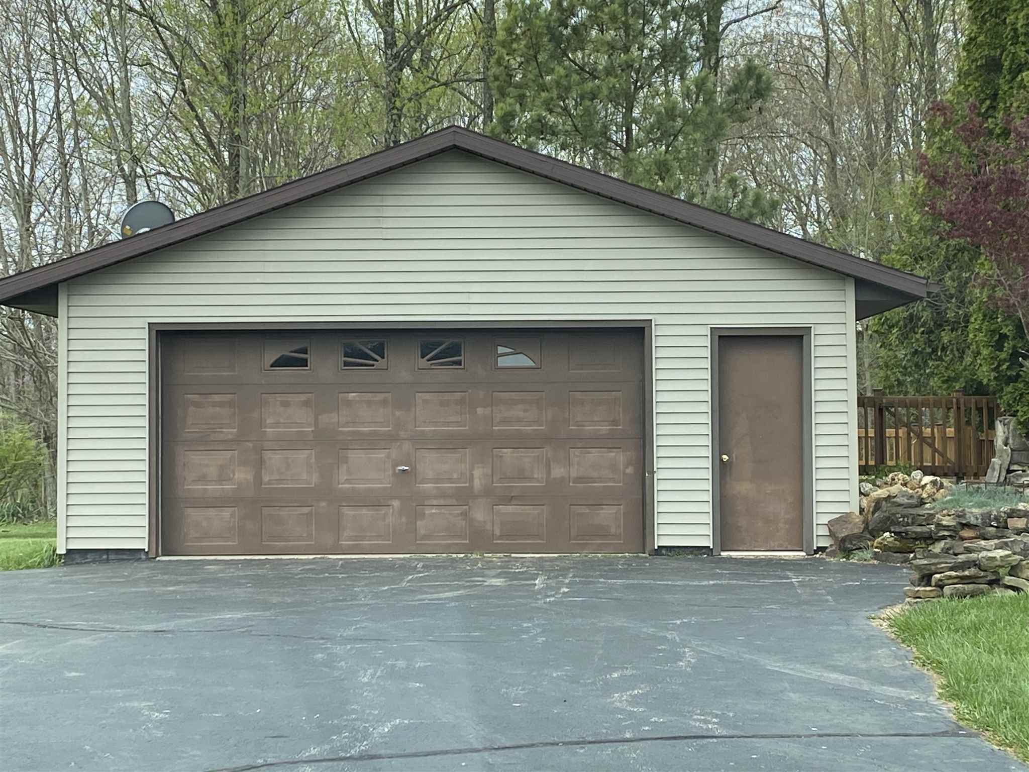 8190 South Breeden Road Bloomington, IN 47403 - Photo 9 of 36 Gallery Image 9