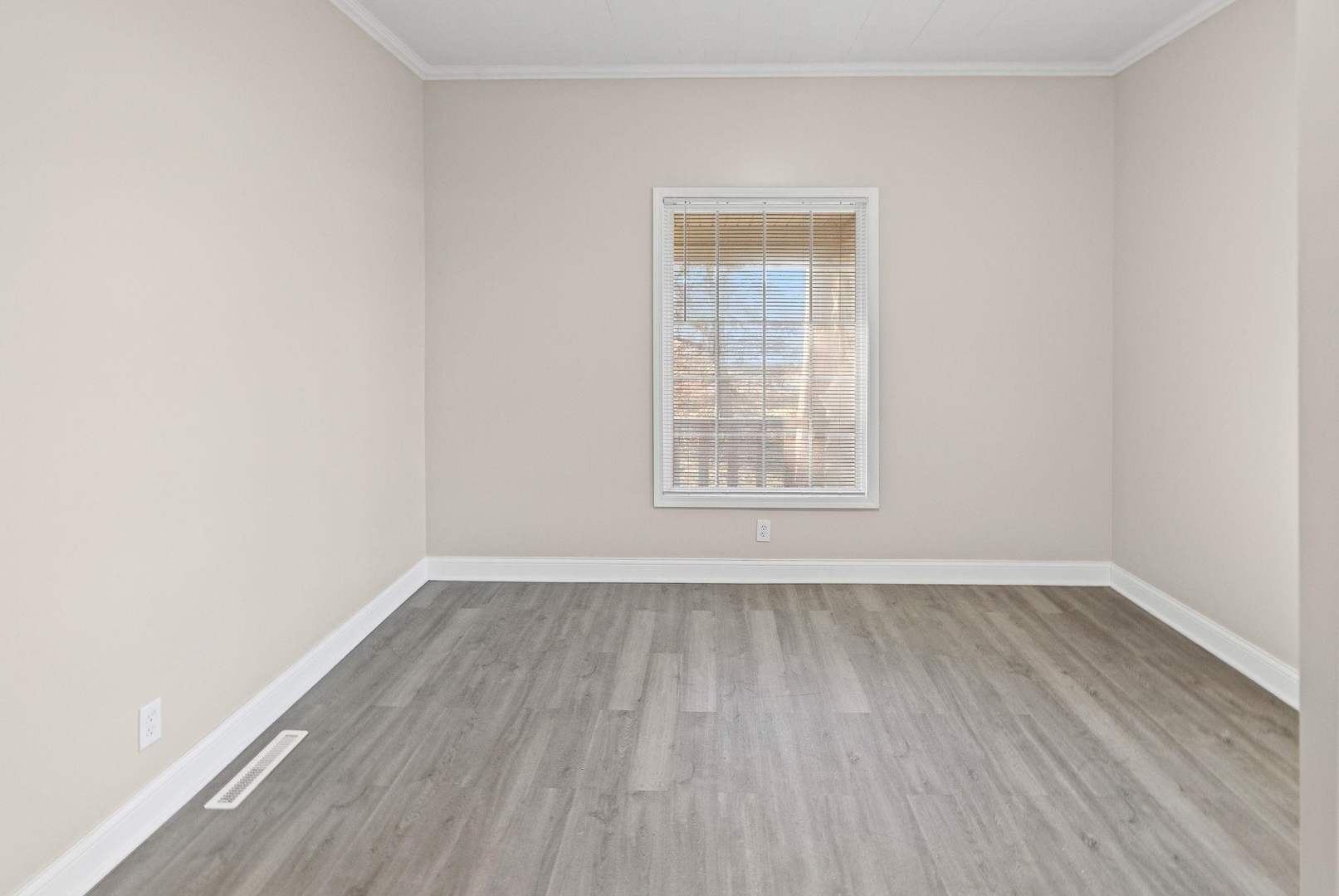 101 Marilyn Avenue Centralia, IL 62801 - Photo 12 of 34 an empty room with wooden floor and windows