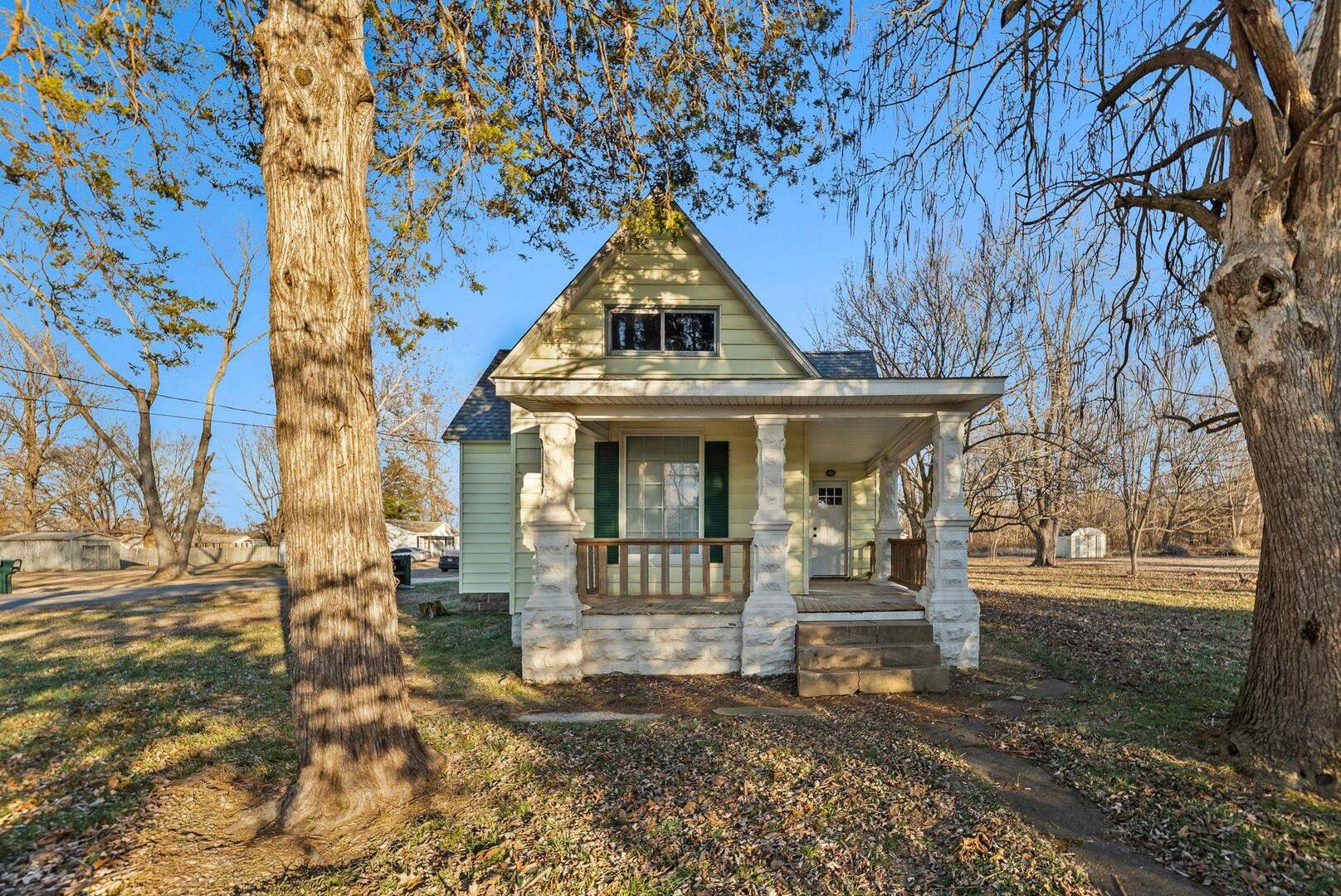 101 Marilyn Avenue Centralia, IL 62801 - Photo 3 of 34 a front view of a house with a yard