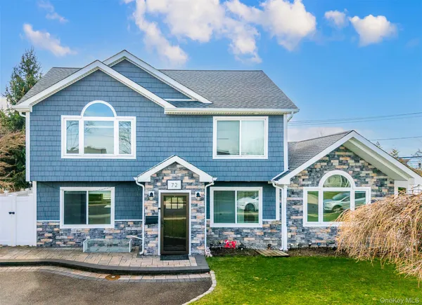 $988,000 | 72 Sugar Maple Road, Levittown, NY 11756