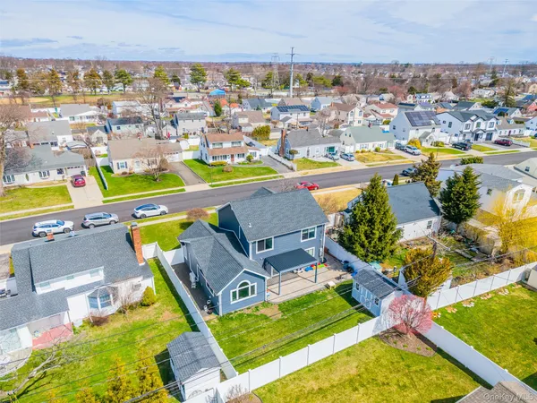 $988,000 | 72 Sugar Maple Road, Levittown, NY 11756