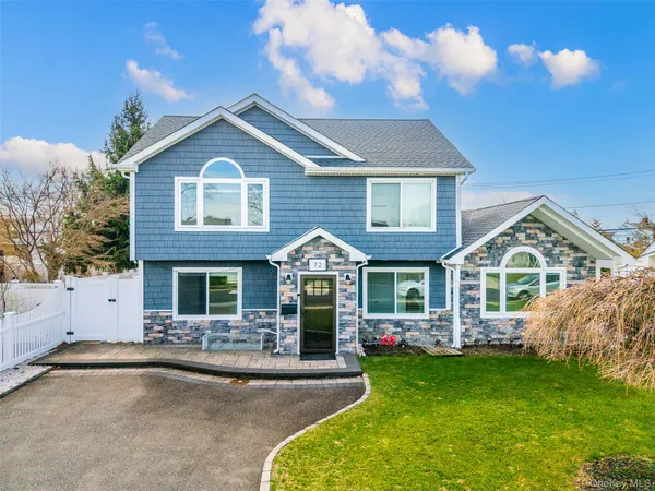 $988,000 | 72 Sugar Maple Road, Levittown, NY 11756