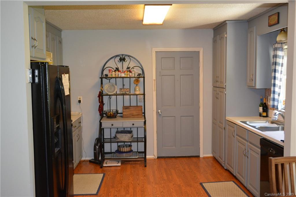 2229 Primm Road Charlotte, NC 28216 - Photo 9 of 26 Gallery Image 9