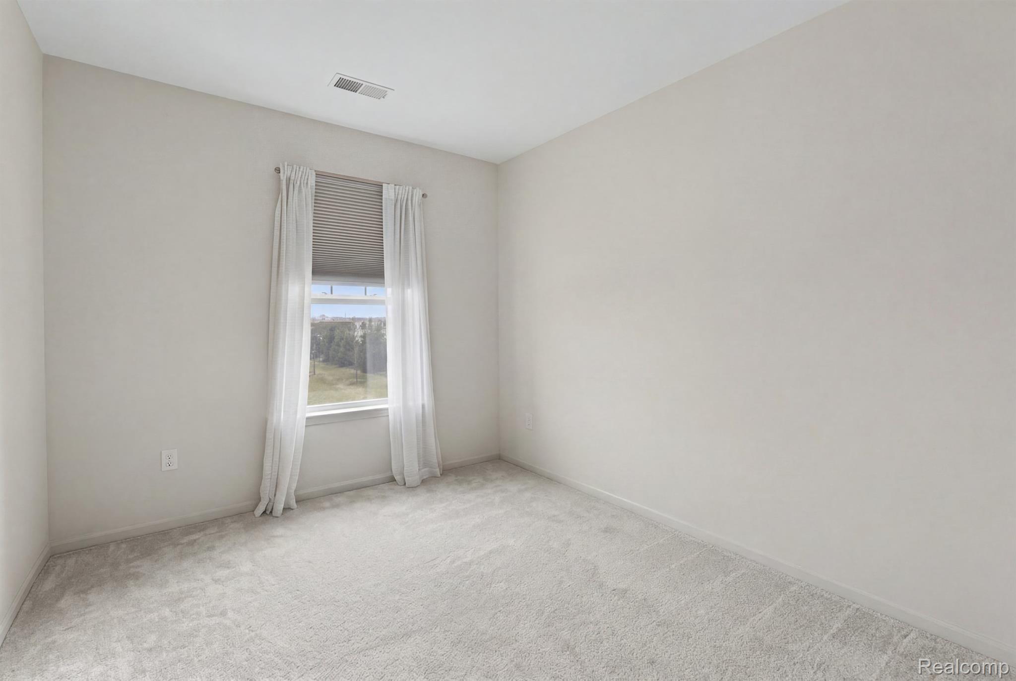 9812 Ridge Run, Unit 55 Howell, MI 48855 - Photo 18 of 23 2nd bedroom