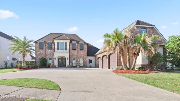 $865,000 | 1002 Le Triomphe Parkway, Broussard, LA 70518