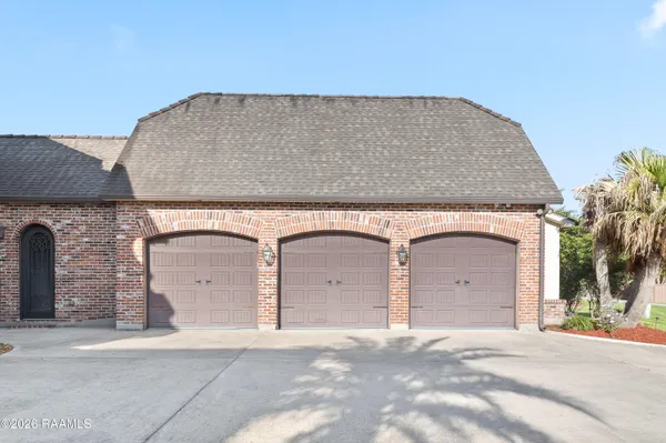 $865,000 | 1002 Le Triomphe Parkway, Broussard, LA 70518