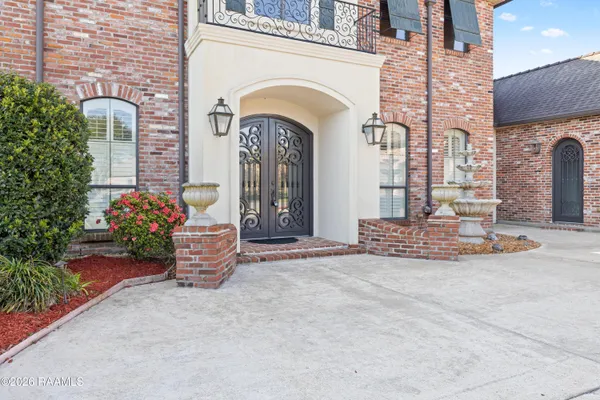 $865,000 | 1002 Le Triomphe Parkway, Broussard, LA 70518