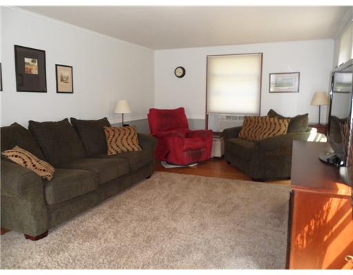 150 Rainey Road Eighty Four, PA 15330 - Photo 4 of 18 Living Room.