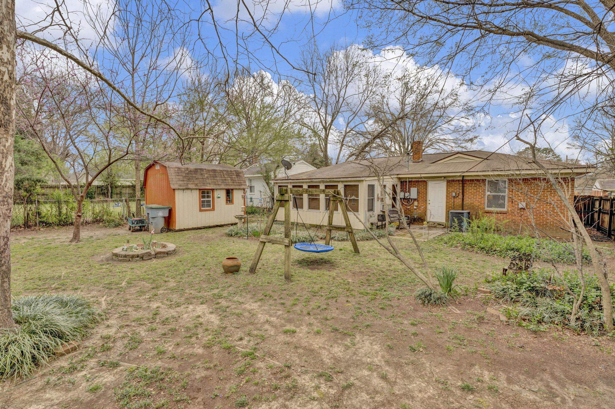 4930 Verne Road Memphis, TN 38117 - Photo 4 of 22 a house view with a garden space