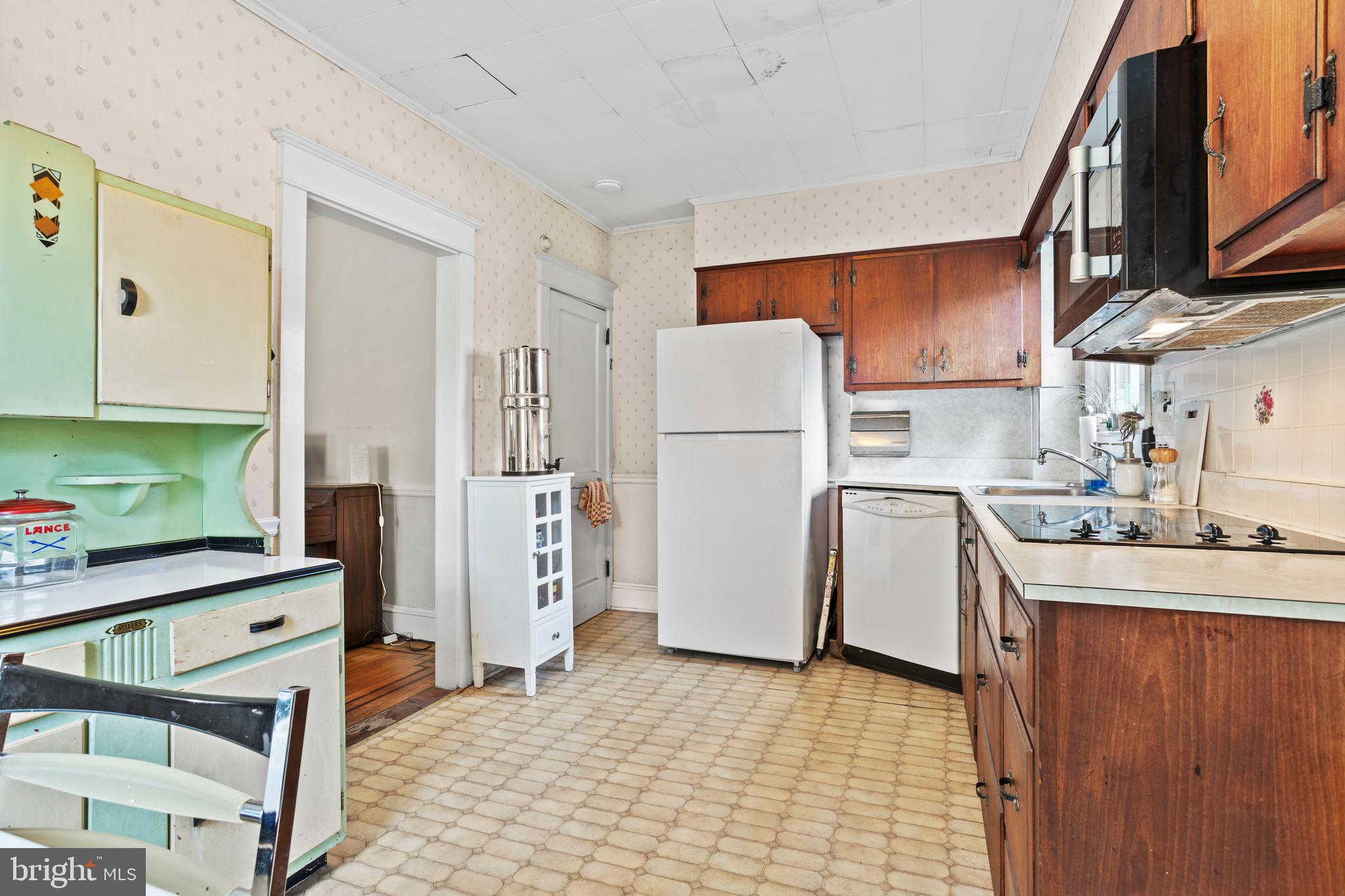 316 Oxford Road Havertown, PA 19083 - Photo 11 of 27 Gallery Image 11