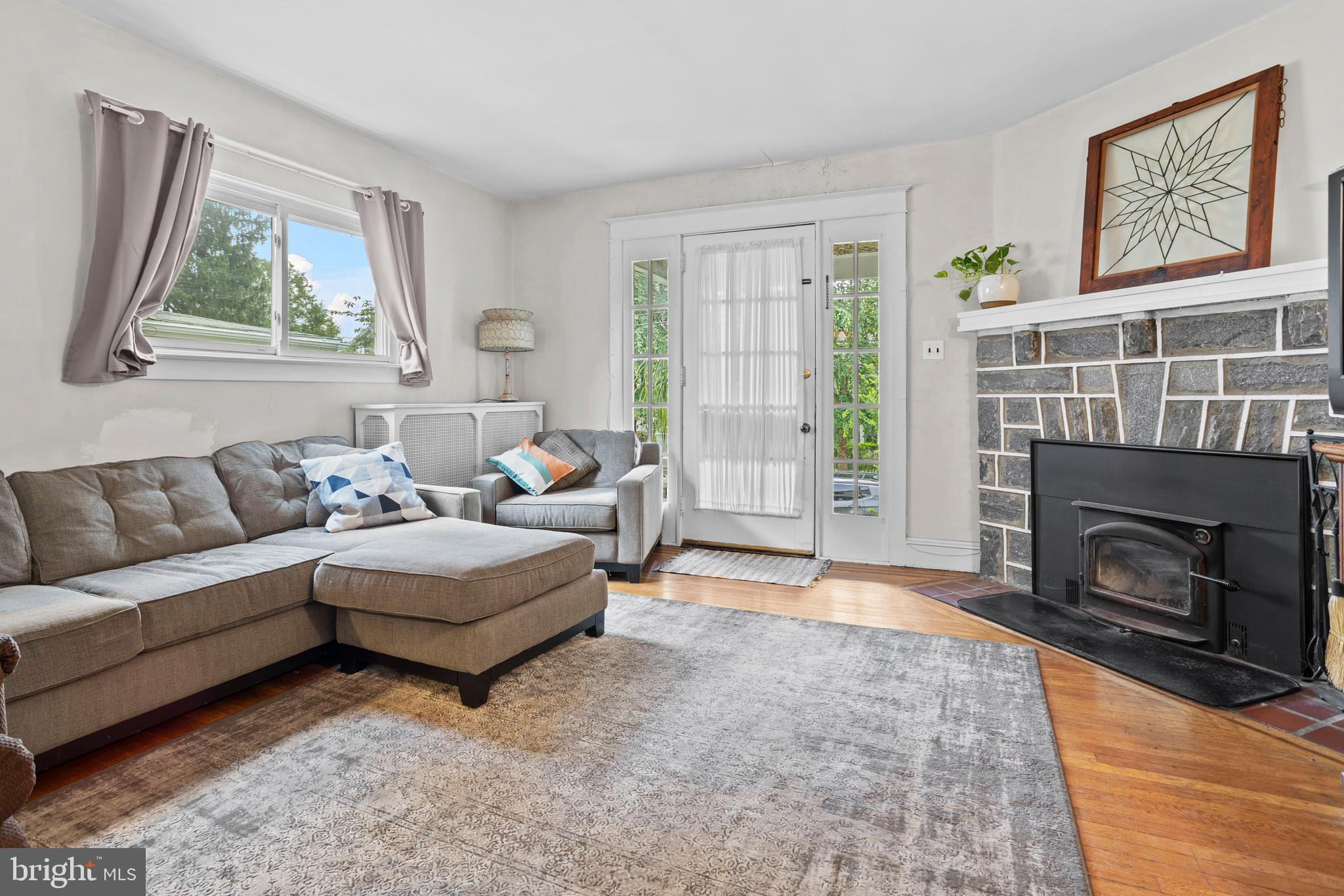 316 Oxford Road Havertown, PA 19083 - Photo 5 of 27 Gallery Image 5