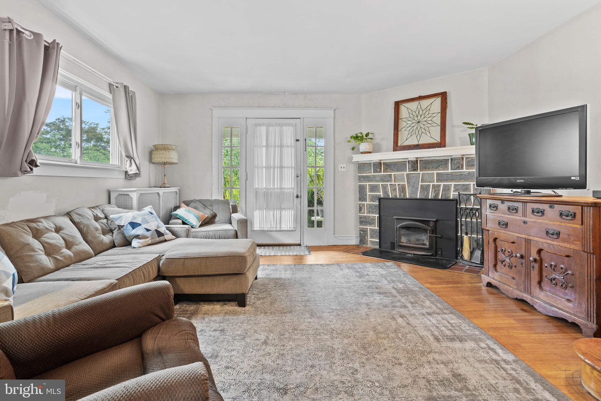 316 Oxford Road Havertown, PA 19083 - Photo 6 of 27 Gallery Image 6