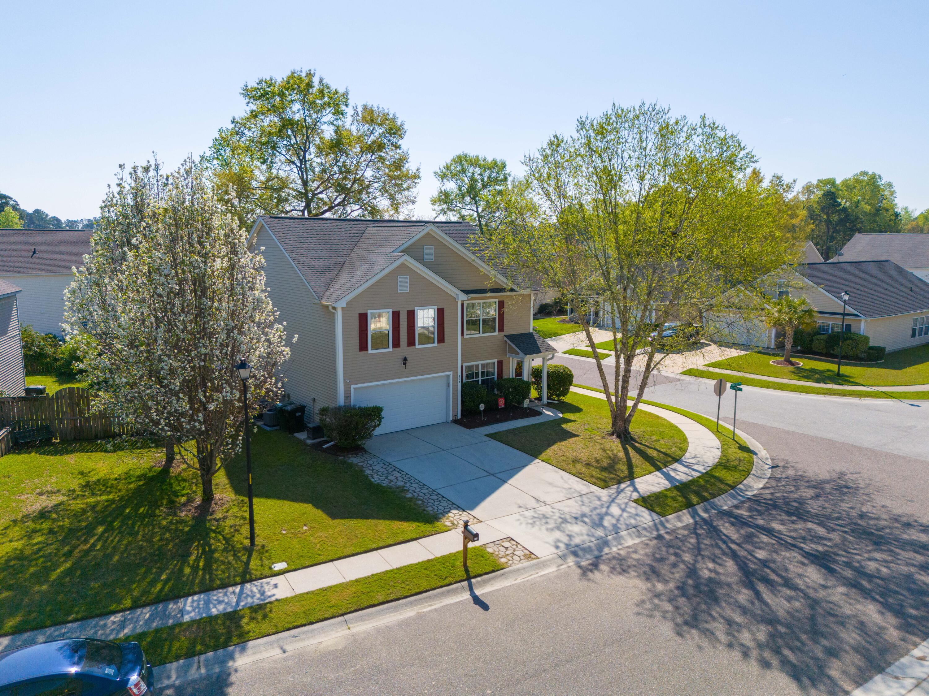 124 Thistle Road Goose Creek, SC 29445 - Photo 2 of 47 1000002626