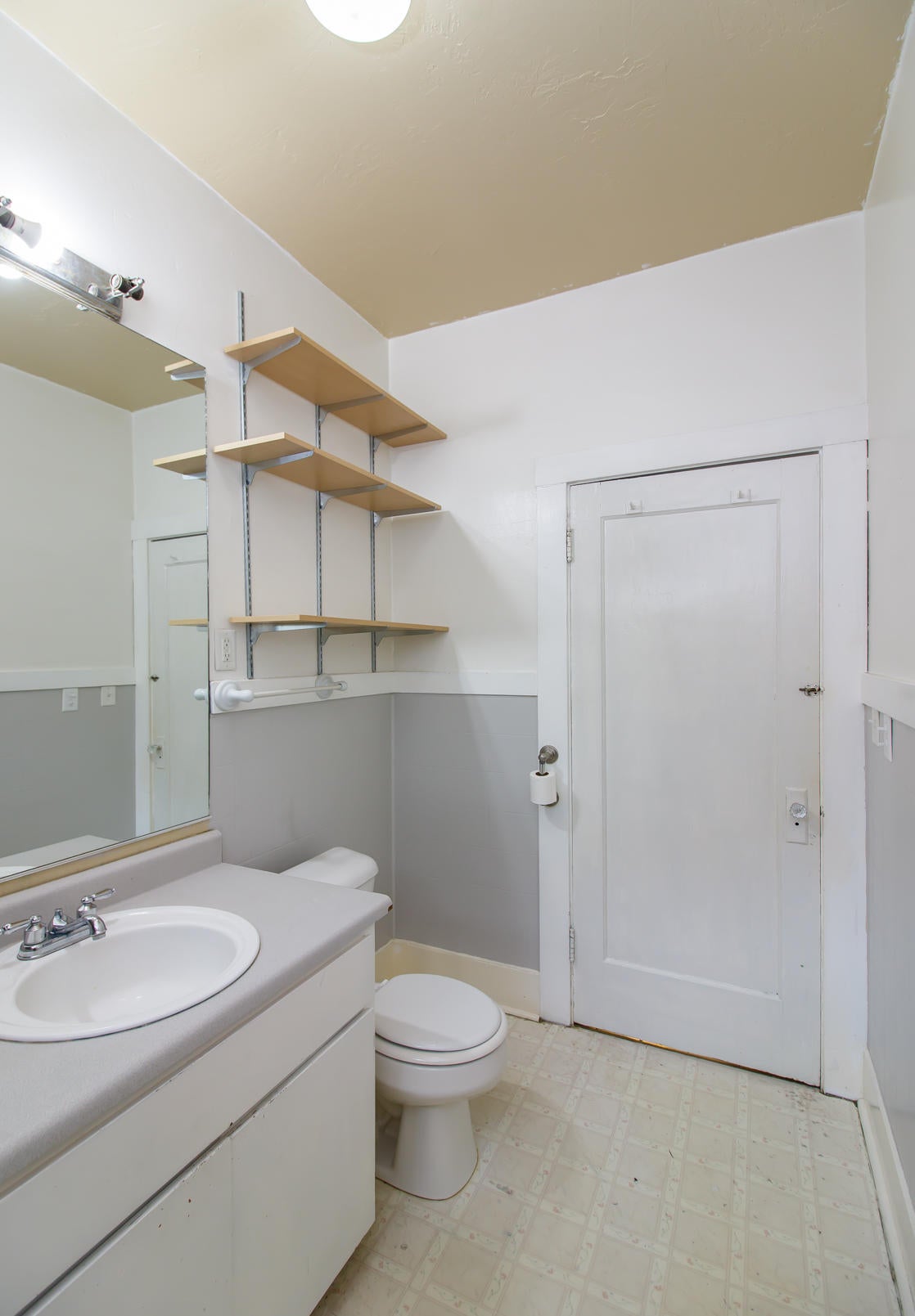 1027 Reddy Avenue Medford, OR 97504 - Photo 13 of 22 12