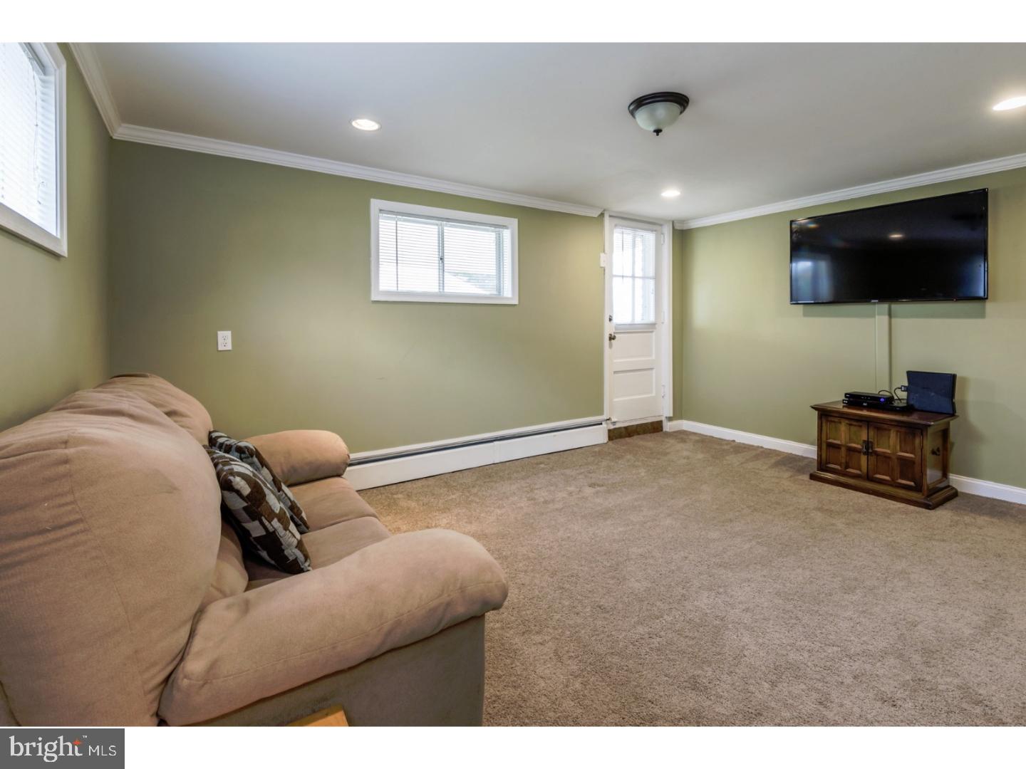 609 Kneedler Road North Wales, PA 19454 - Photo 11 of 24 Family Room