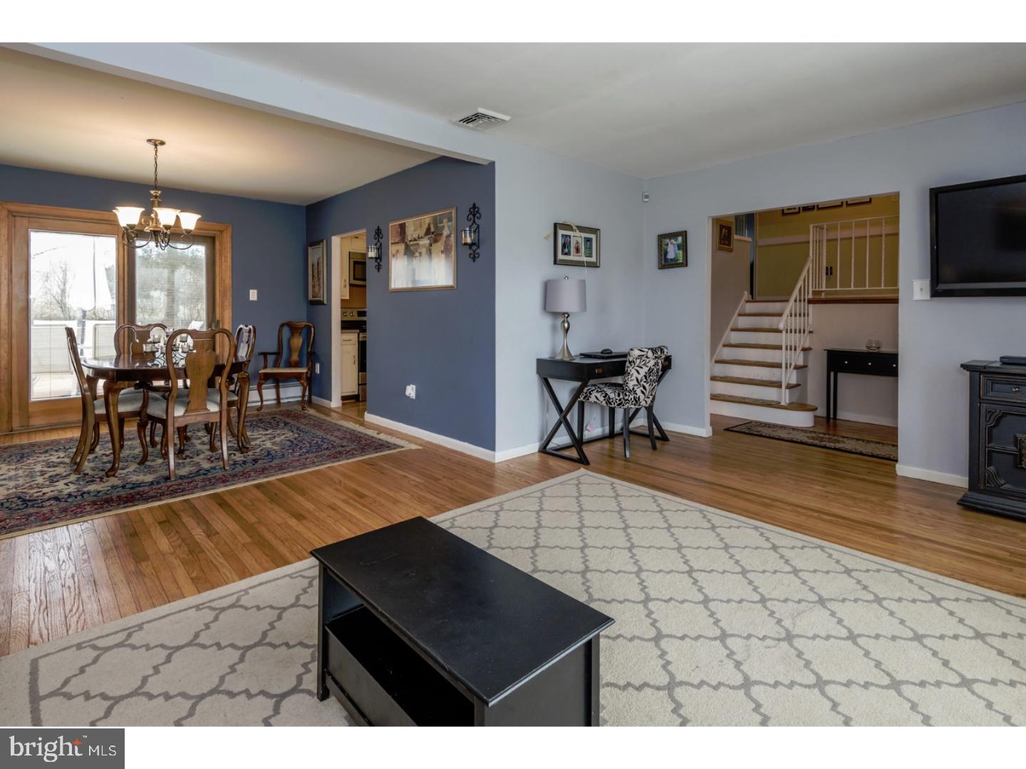 609 Kneedler Road North Wales, PA 19454 - Photo 4 of 24 Living Room