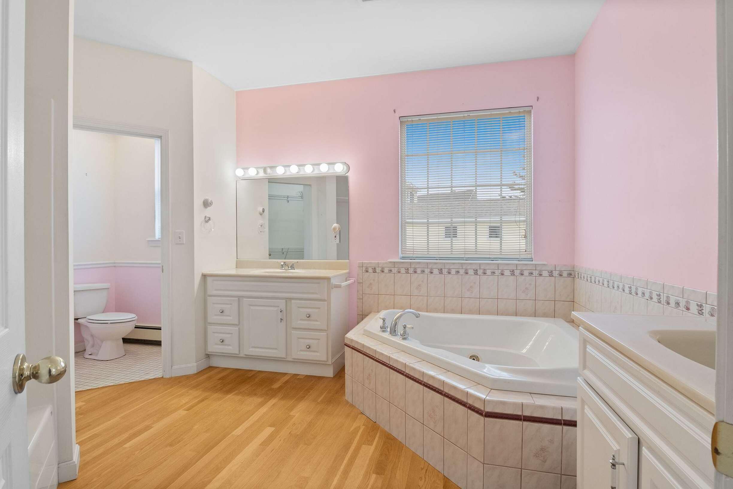 1 River Farm Road York, ME 03909 - Photo 22 of 43 Primary Bathroom jacuzzi