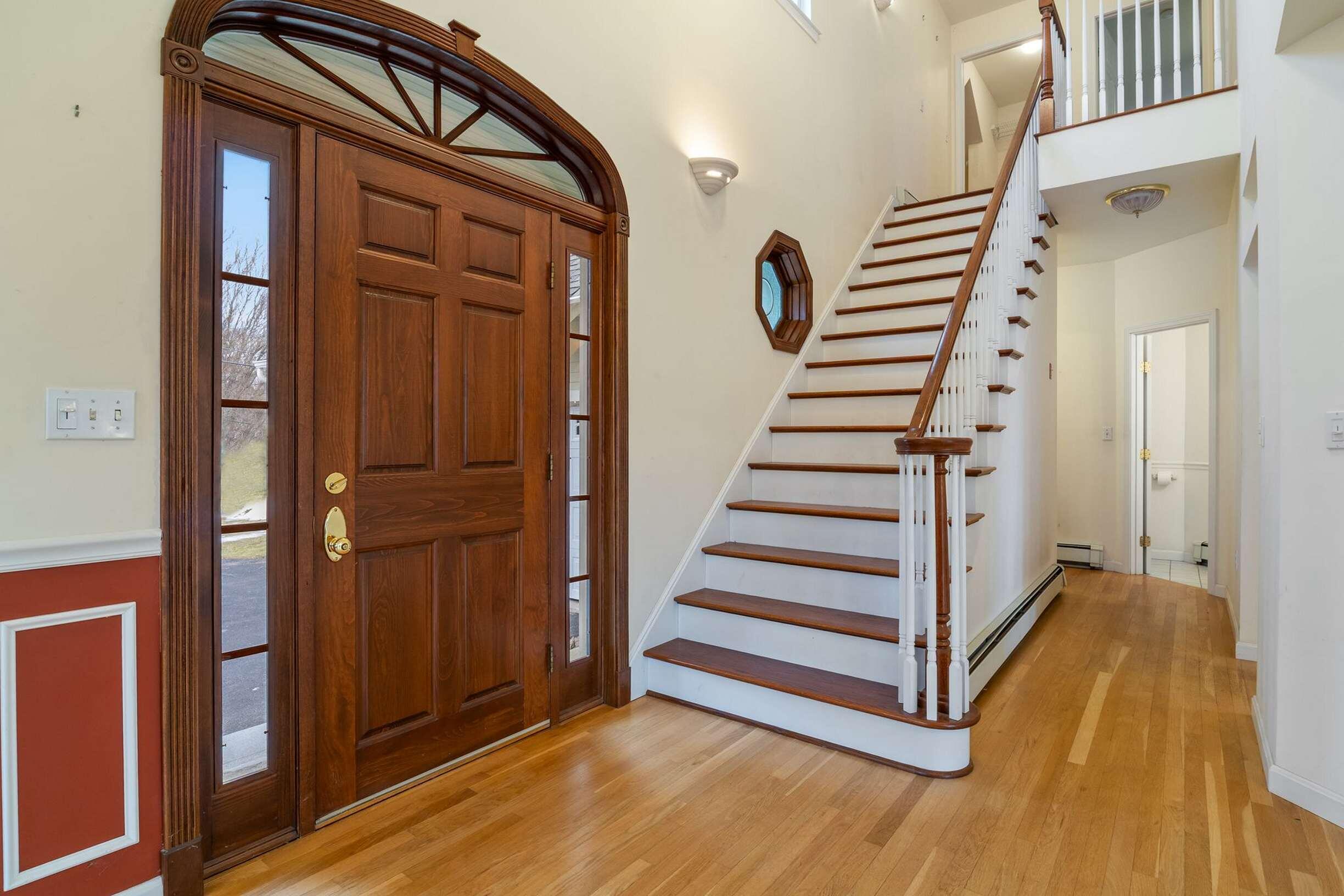 1 River Farm Road York, ME 03909 - Photo 28 of 42 Stairwell